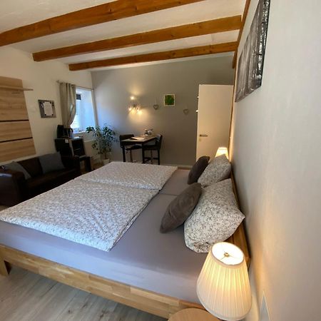 Großes Doppelzimmer mit eigenem Bad und Kühlschrank, frisch saniert Friedrichskoog Exterior foto