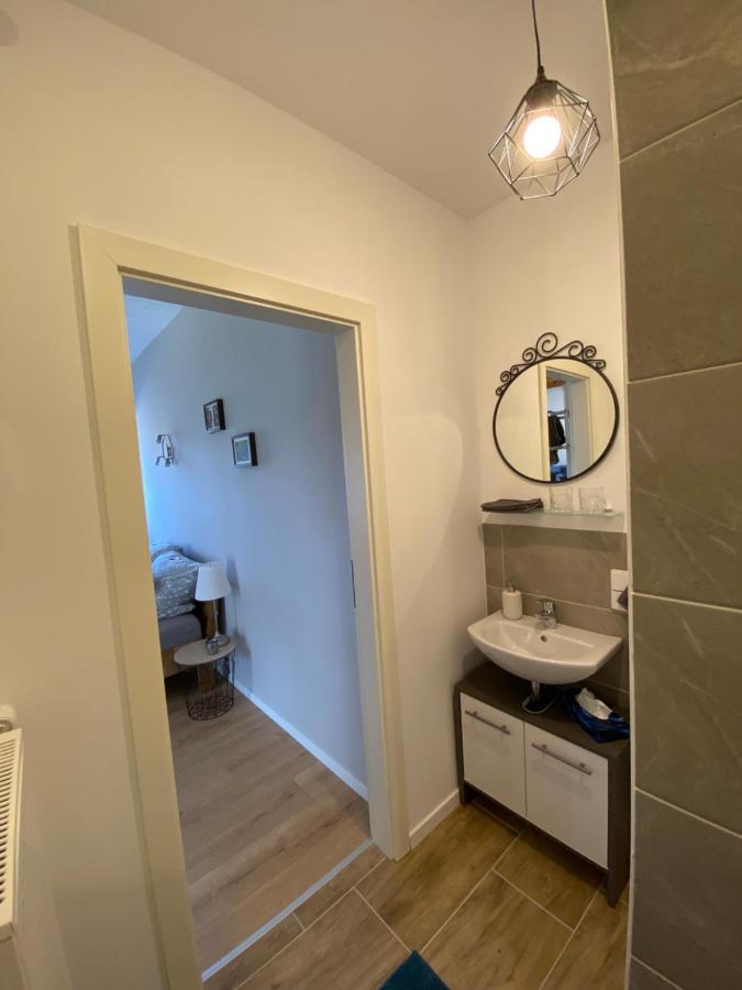 Großes Doppelzimmer mit eigenem Bad und Kühlschrank, frisch saniert Friedrichskoog Exterior foto