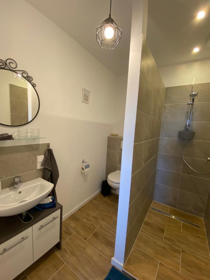 Großes Doppelzimmer mit eigenem Bad und Kühlschrank, frisch saniert Friedrichskoog Exterior foto