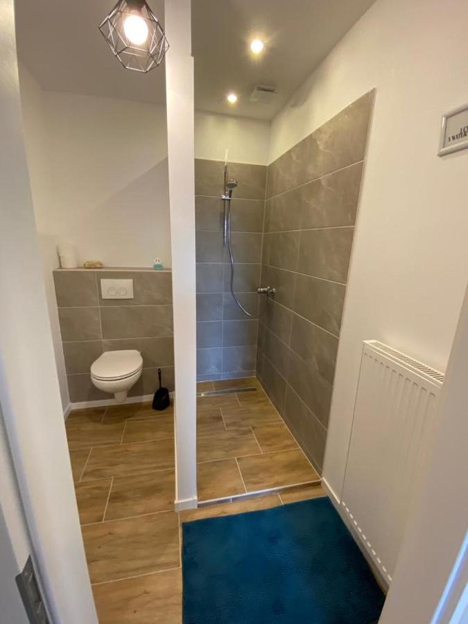 Großes Doppelzimmer mit eigenem Bad und Kühlschrank, frisch saniert Friedrichskoog Exterior foto