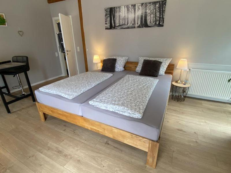 Großes Doppelzimmer mit eigenem Bad und Kühlschrank, frisch saniert Friedrichskoog Exterior foto