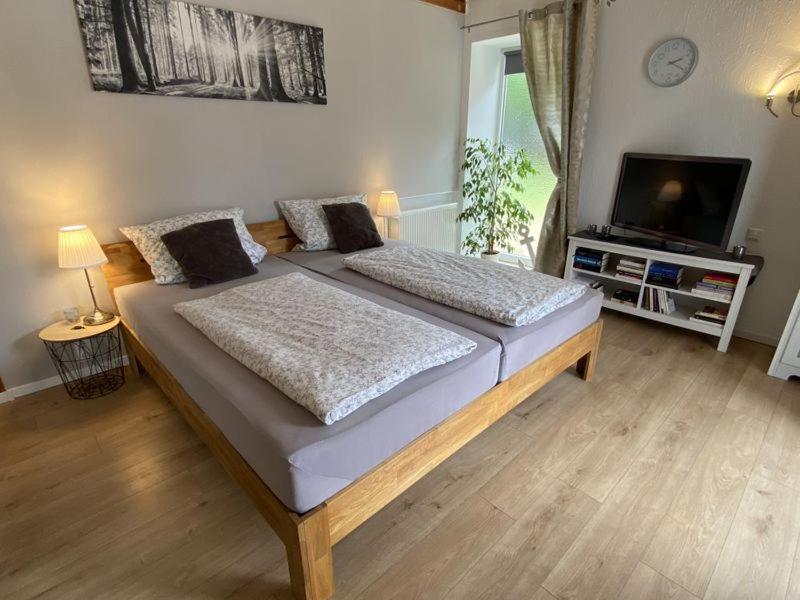Großes Doppelzimmer mit eigenem Bad und Kühlschrank, frisch saniert Friedrichskoog Exterior foto