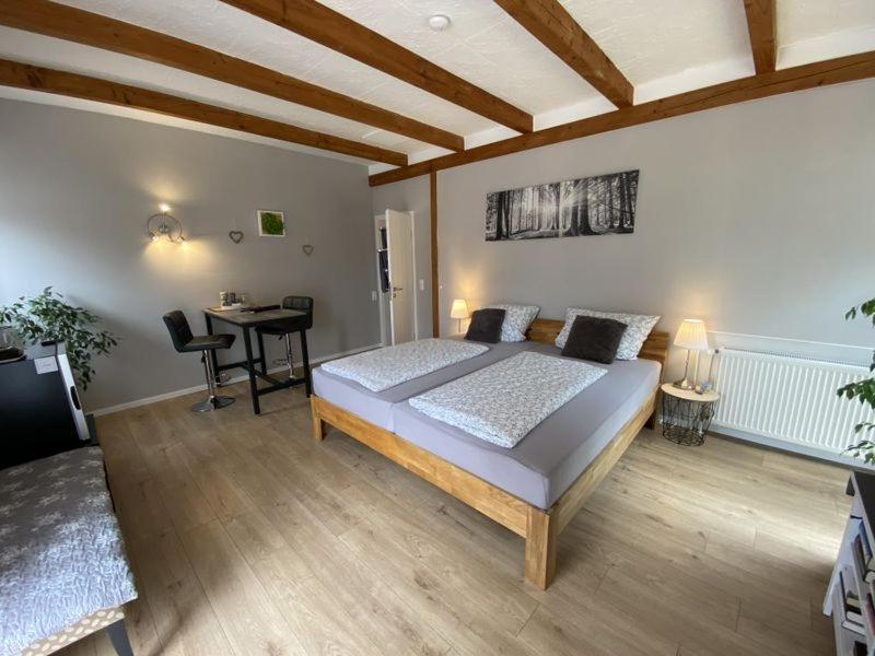 Großes Doppelzimmer mit eigenem Bad und Kühlschrank, frisch saniert Friedrichskoog Exterior foto