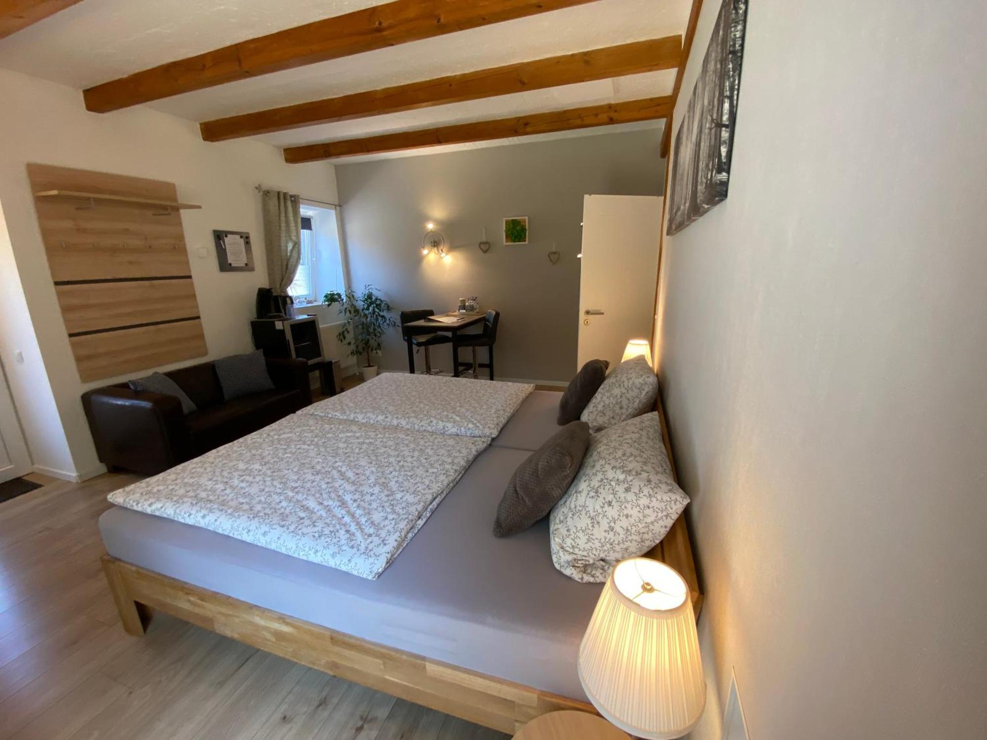 Großes Doppelzimmer mit eigenem Bad und Kühlschrank, frisch saniert Friedrichskoog Exterior foto