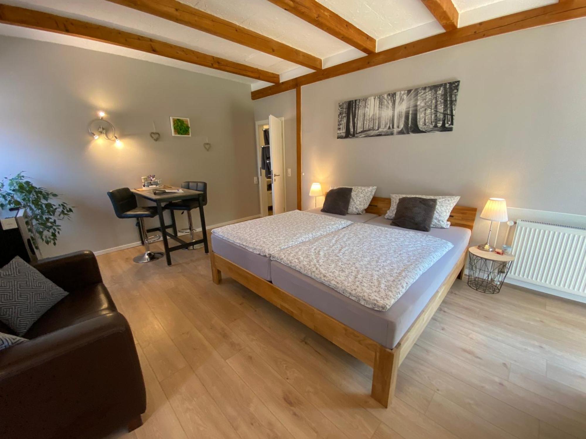Großes Doppelzimmer mit eigenem Bad und Kühlschrank, frisch saniert Friedrichskoog Exterior foto