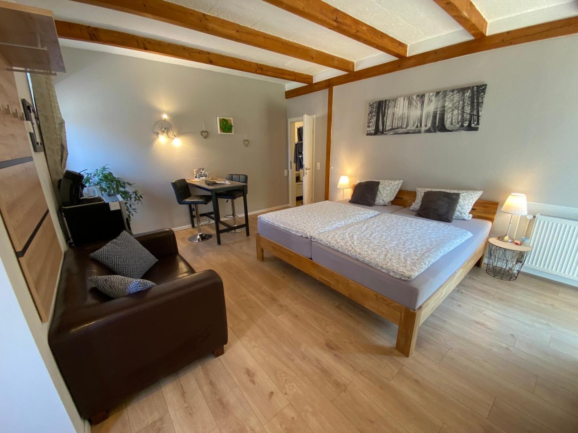 Großes Doppelzimmer mit eigenem Bad und Kühlschrank, frisch saniert Friedrichskoog Exterior foto